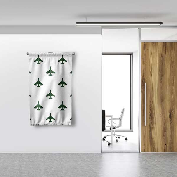 Yeşil Uçak Desenli Beyaz Duvar Flaması 11155