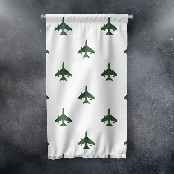 Yeşil Uçak Desenli Beyaz Duvar Flaması 11155