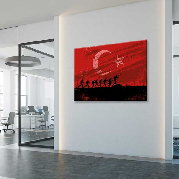 Türk Bayrağı Fonlu Asker Yürüyüşü Kanvas Tablo – 11236