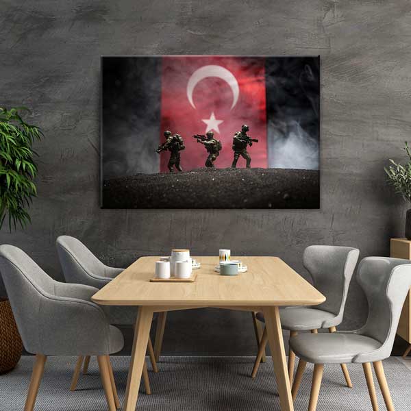 Türk Bayrağı Önünde Askeri Operasyon Kanvas Tablo – 11240