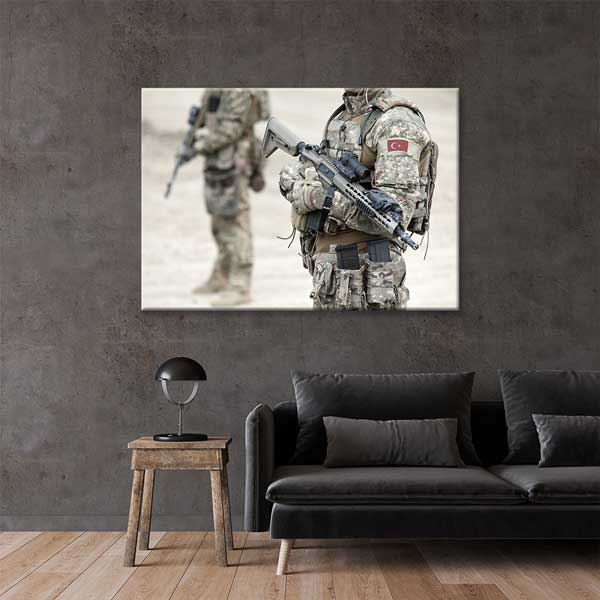 askeri-duvar-tablolari-11245-01 Türk Askeri Teçhizatlı ve Bayrak Yamalı Kanvas Tablo – 11245