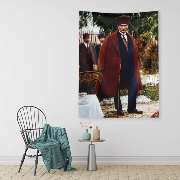 Atatürk Bahçede Yürüyüş Portre Duvar Örtüsü Kumaş Baskı 6211