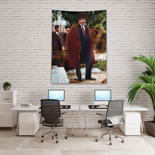 Atatürk Bahçede Yürüyüş Portre Duvar Örtüsü Kumaş Baskı 6211