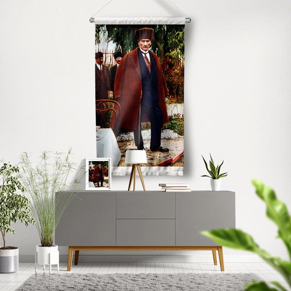 Atatürk Kırmızı Paltolu Duvar Flaması Kumaş Baskı 6229