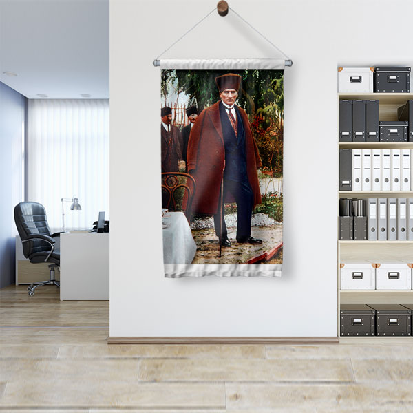 Atatürk Kırmızı Paltolu Duvar Flaması Kumaş Baskı 6229