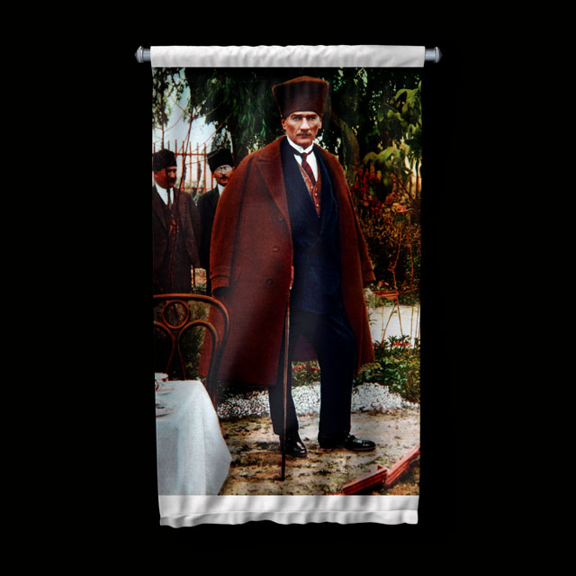 Atatürk Kırmızı Paltolu Duvar Flaması Kumaş Baskı 6229