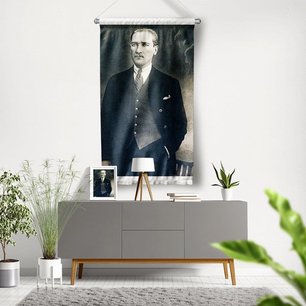 Atatürk Şık Takım Elbiseli Portre Duvar Flaması Kumaş Baskı 6221