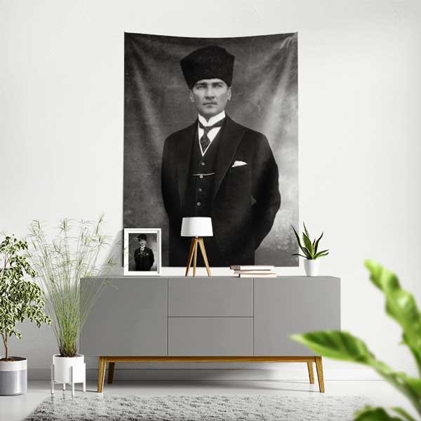 ataturk-duvar-flamasi-14325-00 Atatürk Klasik Poz Siyah Beyaz Duvar Örtüsü Kumaş Baskı 14325
