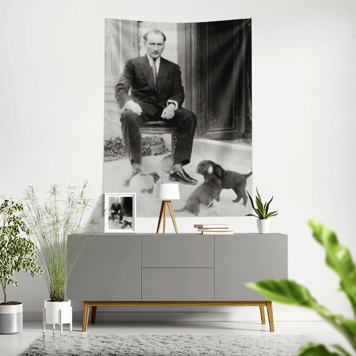 Atatürk Köpeklerle Fotoğraf Duvar Örtüsü Kumaş Baskı 6212