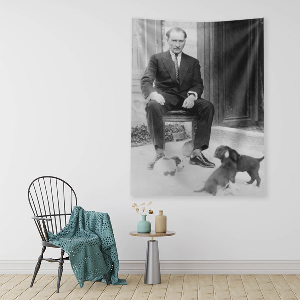 Atatürk Köpeklerle Fotoğraf Duvar Örtüsü Kumaş Baskı 6212