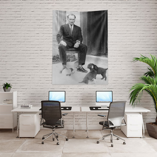 Atatürk Köpeklerle Fotoğraf Duvar Örtüsü Kumaş Baskı 6212
