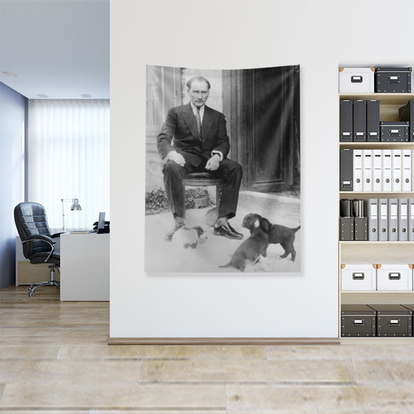 Atatürk Köpeklerle Fotoğraf Duvar Örtüsü Kumaş Baskı 6212