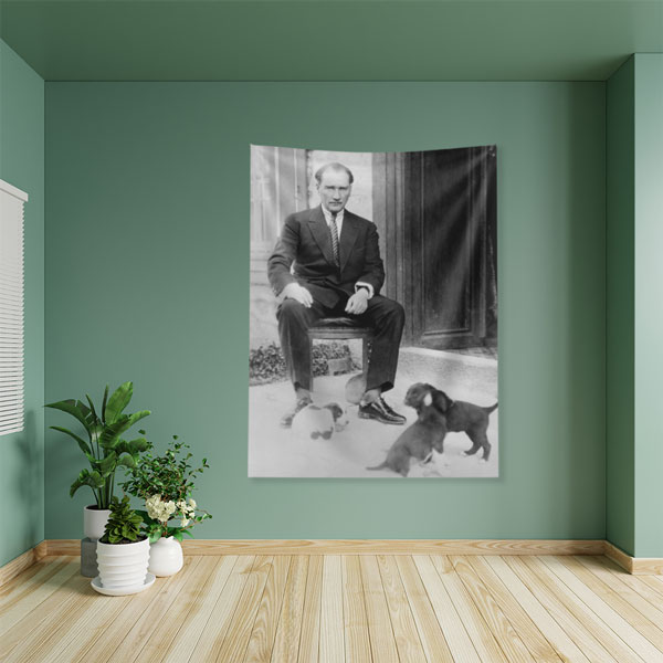 Atatürk Köpeklerle Fotoğraf Duvar Örtüsü Kumaş Baskı 6212