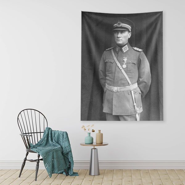 Atatürk Asker Üniformalı Siyah Beyaz Duvar Örtüsü Kumaş Baskı 6206