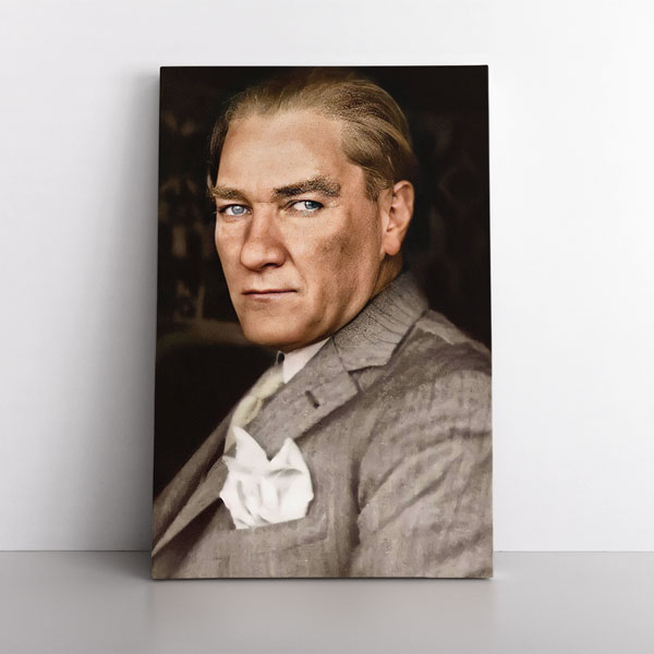Atatürk Klasik Poz Renkli Portre Kanvas Tablo 6182