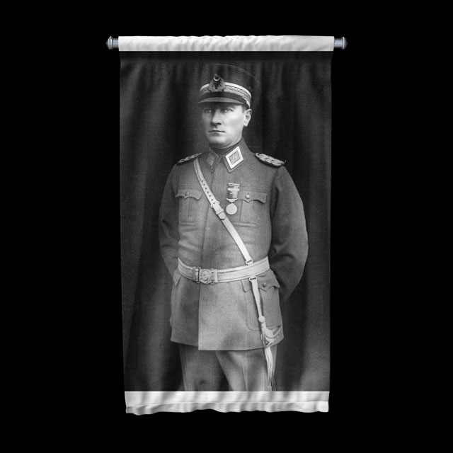 Atatürk Askeri Üniformalı Duvar Flaması Kumaş Baskı 6226