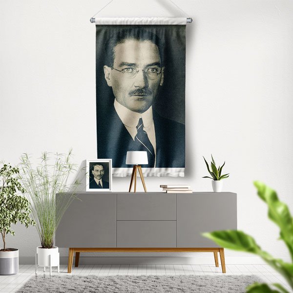 Atatürk Gözlüklü Portre Duvar Flaması Kumaş Baskı 6222