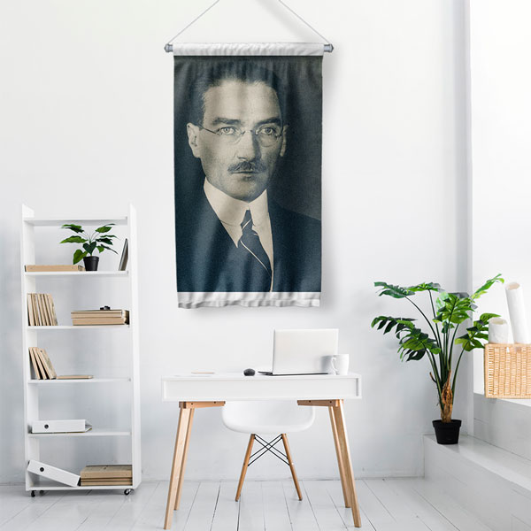 Atatürk Gözlüklü Portre Duvar Flaması Kumaş Baskı 6222