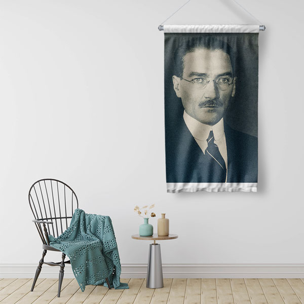 Atatürk Gözlüklü Portre Duvar Flaması Kumaş Baskı 6222