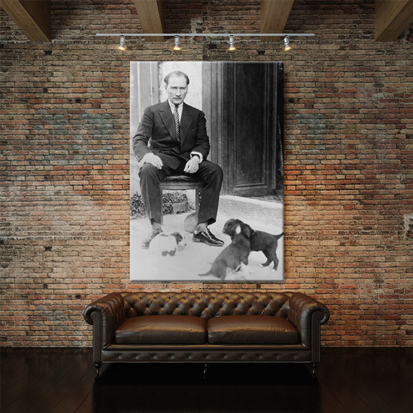 Atatürk Köpeklerle Otururken Portre Kanvas Tablo 6189