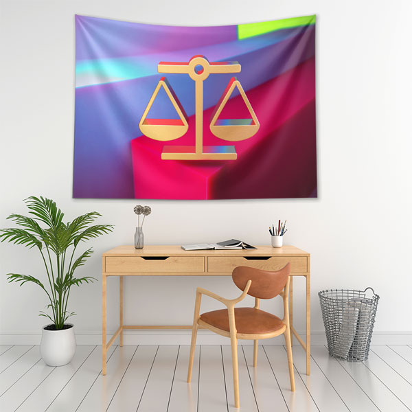 avukat-ofis-duvar-dekor-5298-05 Modern Adalet Terazisi Duvar Örtüsü – Renkli Tasarımlı Kumaş Baskı 5298