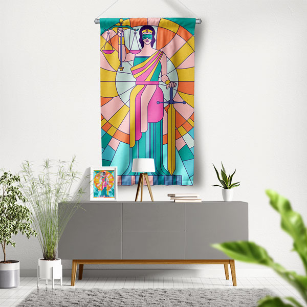 avukatlik-ofisi-duvar-dekor-5320-00 Renkli Lady Justice Tasarımlı Duvar Flaması 5320