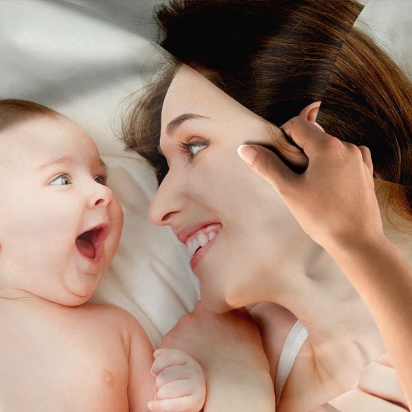 Anne ve Gülen Bebek Duvar Örtüsü 8392