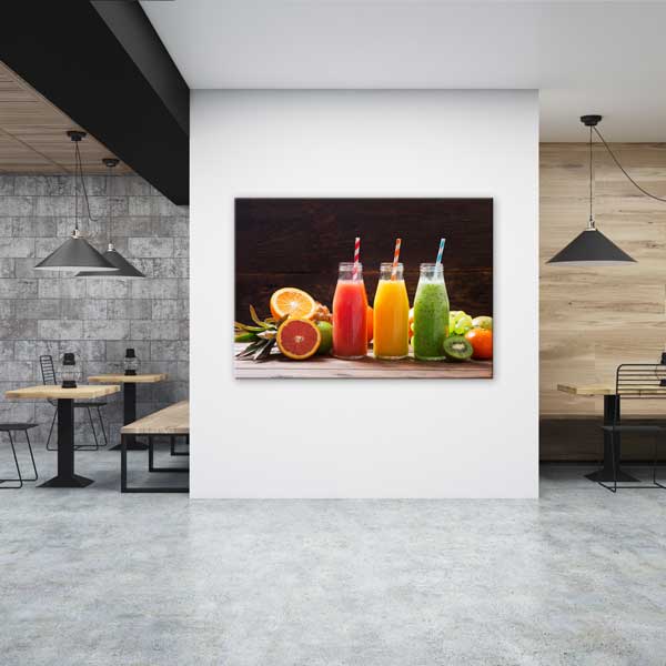 Renkli meyve suları ve tropikal meyvelerle tasarlanmış dekoratif kanvas duvar tablosu. – 12205