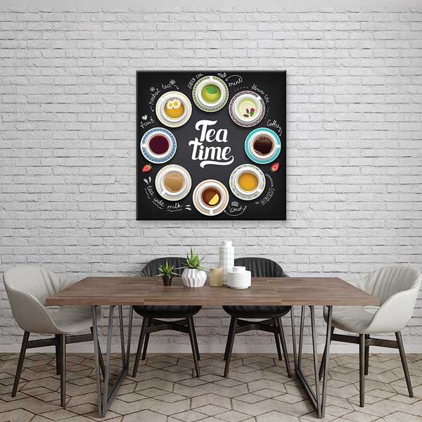 Çikolata parçaları ve nane yapraklarıyla süslenmiş dilimlenmiş brownie sunumunu gösteren kafe duvar tablosu. – 12277