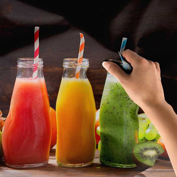 Taze Meyve Suları Temalı Kafe Duvar Tablosu – Renkli Smoothie Şişeleriyle Dekoratif Tasarım 12556