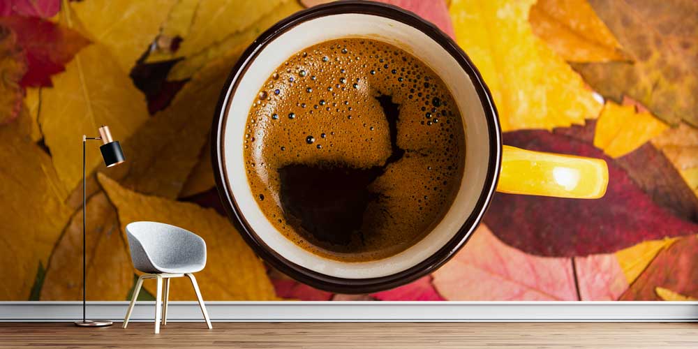 Sonbahar Yaprakları ve Kahve Fincanı Desenli Kafe Duvar Kağıdı 12357