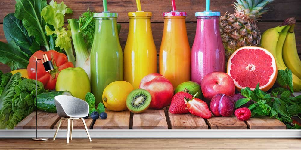 Renkli Smoothie Şişeleri ve Tropikal Meyve Desenli Kafe Duvar Kağıdı 12374