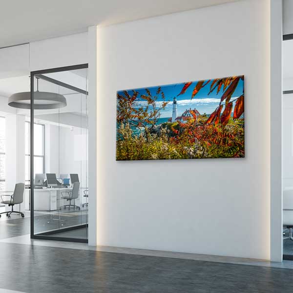 Sonbahar Yaprakları Arasında Deniz Feneri Kıyı Manzarası Duvar Tablosu – 13768