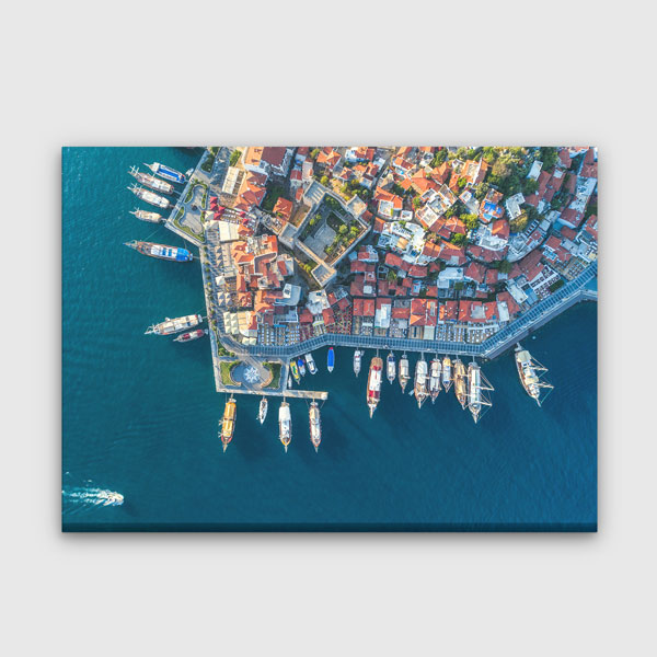 Kuş Bakışı Kıyı Yerleşimi ve Marina Kanvas Tablo 12012