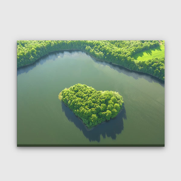 Kalp Şeklindeki Ada ve Göl Manzarası Kanvas Tablo 13545