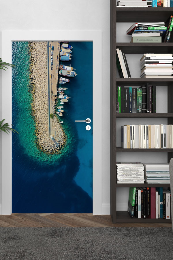 Yukarıdan Mendirek ve Tekneler Manzaralı Kapı Giydirme 9853