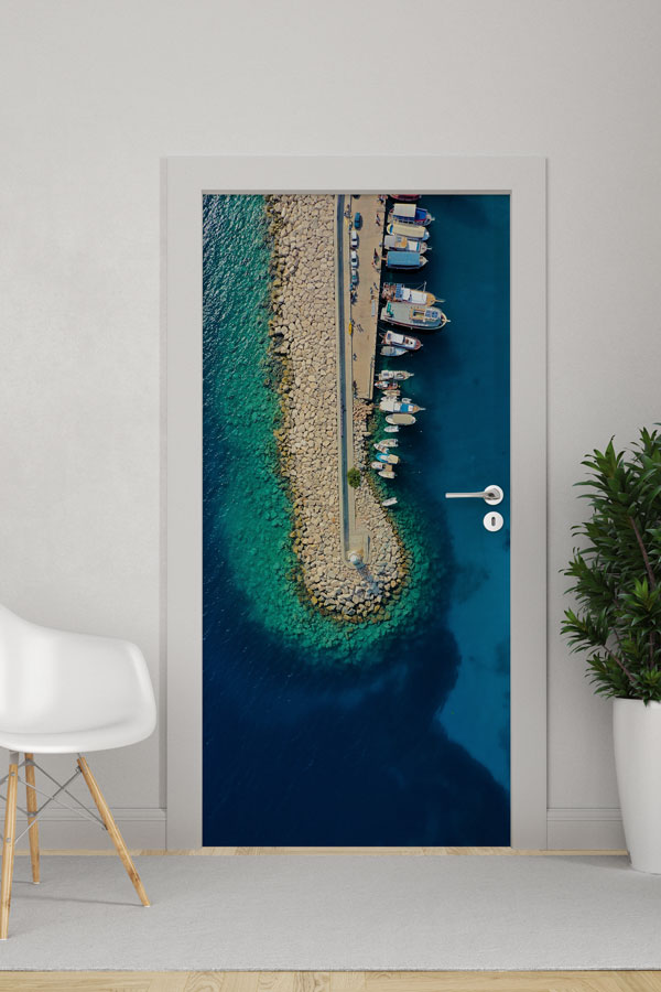 Yukarıdan Mendirek ve Tekneler Manzaralı Kapı Giydirme 9853