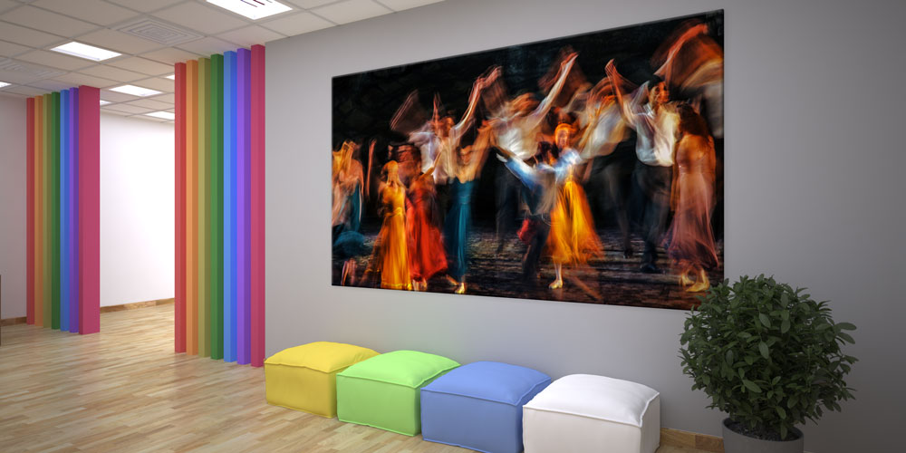 Bu büyük ebatlı duvar dekoru dansın enerjisini ve 7970