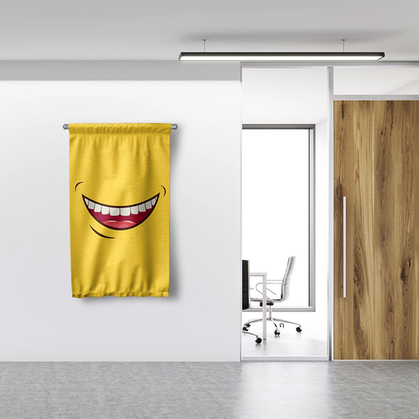 Diş Klinikleri Duvar Flaması – Renkli Diş Fırçası Desenli Kumaş Baskı 6032