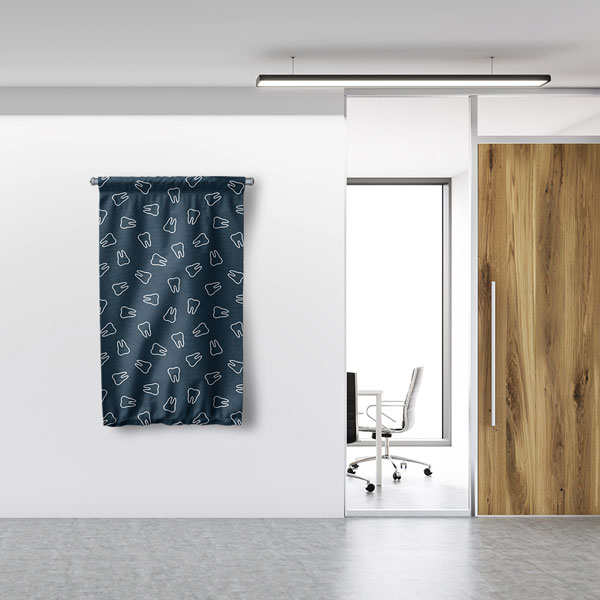 Diş Klinikleri İçin Lacivert Arka Planlı Diş Desenli Duvar Flaması 6039