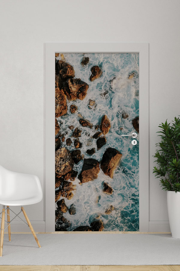 Kayalık Kıyı ve Köpüklü Dalgalar Manzaralı Kapı Giydirme 9487