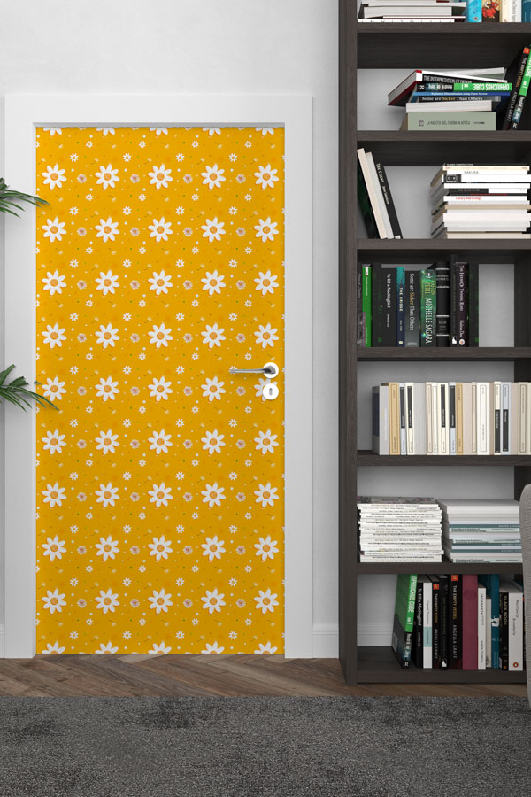 Sarı Zemin Üzerinde Beyaz Çiçek Desenli Kapı Giydirme 9470