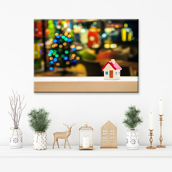 Mini Ev Figürü ve Renkli Işıklar Temalı Kanvas Tablo – 5522