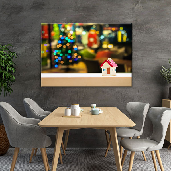 Mini Ev Figürü ve Renkli Işıklar Temalı Kanvas Tablo – 5522