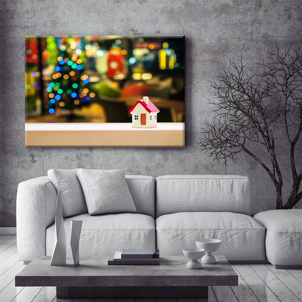 Mini Ev Figürü ve Renkli Işıklar Temalı Kanvas Tablo – 5522