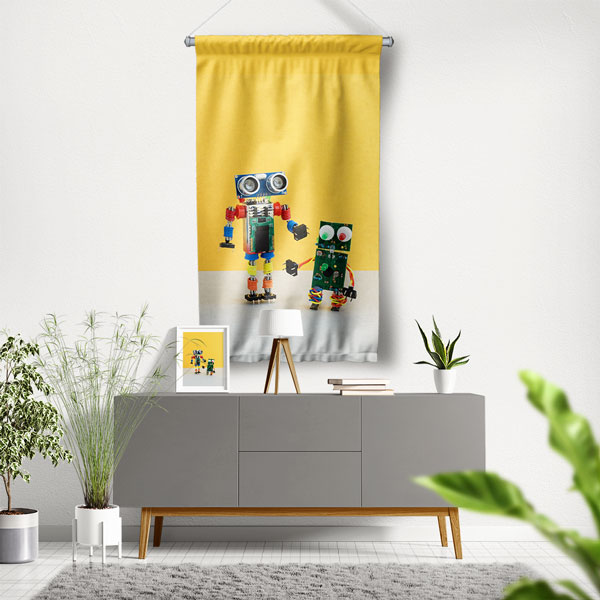 Retro Robot Tasarımlı Sarı Zemin Duvar Flaması 5508