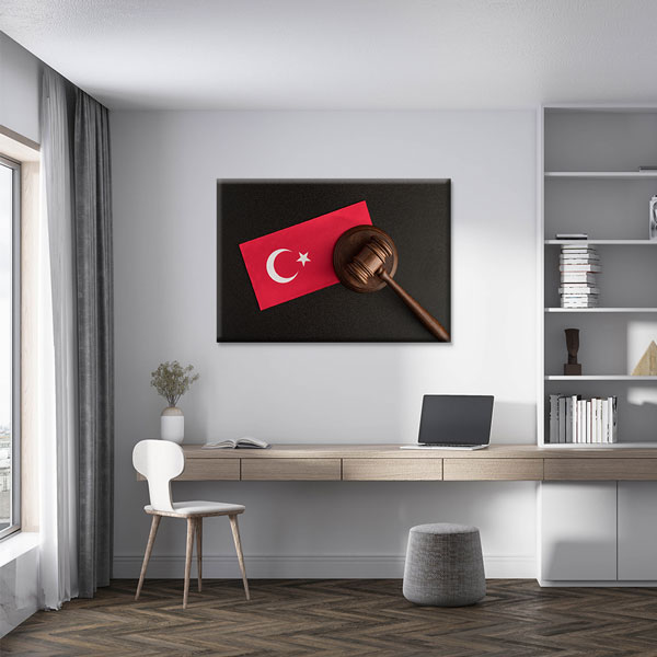 duvar-dekorasyonu-5262-03 Türk Bayraklı Hakim Tokmağı Temalı Kanvas Tablo – 5262