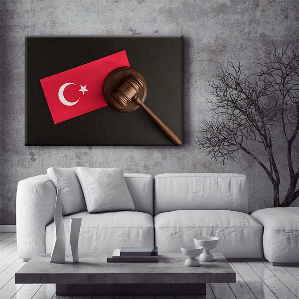 duvar-dekorasyonu-5262-06 Türk Bayraklı Hakim Tokmağı Temalı Kanvas Tablo – 5262