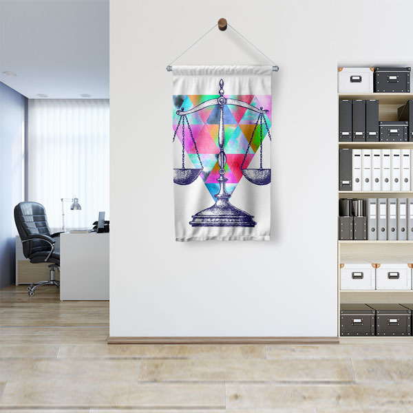 Renkli Geometrik Desenli Hukuk Temalı Duvar Flaması 5317