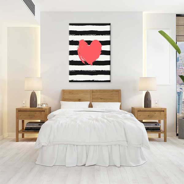 Çizgili Zemin Üzerinde Kırmızı Kalp Kanvas Tablo 4485